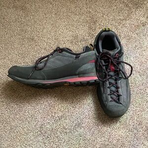 La Sportiva Climbing Hiking Shoes Boulder X Carbon-Beet Color | women’s 8.5